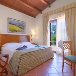 فندق Popilia Country 4*